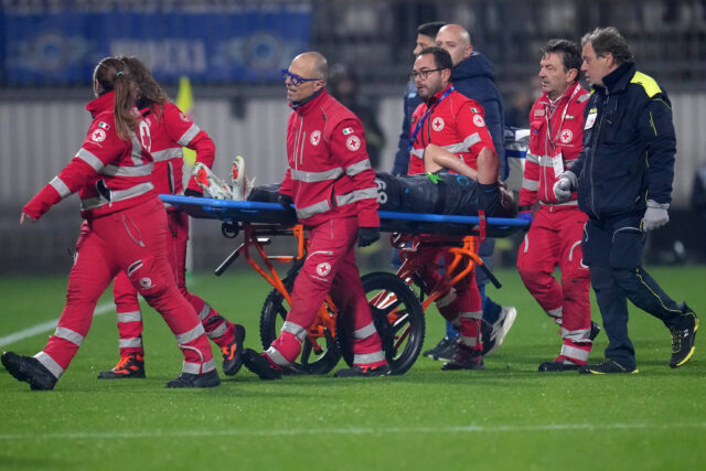 MONZA, ITALY, OCTOBER 28: Stanislav Lobotka of SSC Napoli injury during the Serie A match between AC Monza and SSC Napoli in Monza, Italy. Copyright: xFOTOAGENZIAx