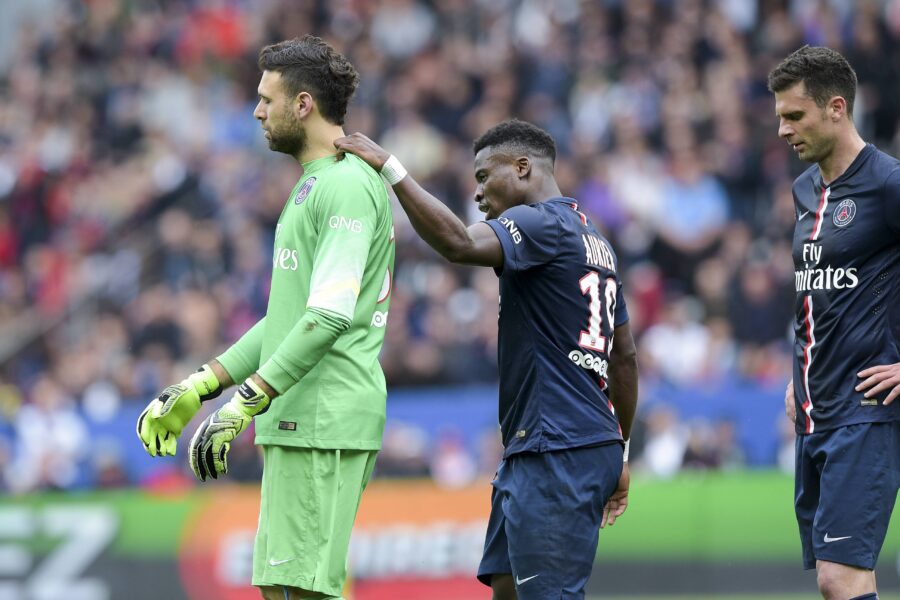 Salvatore Sirigu e Serge Aurier